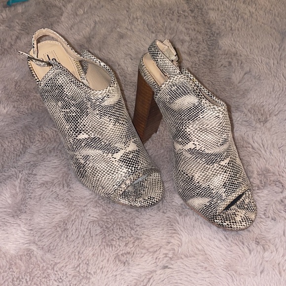 Heels - Picture 2 of 4